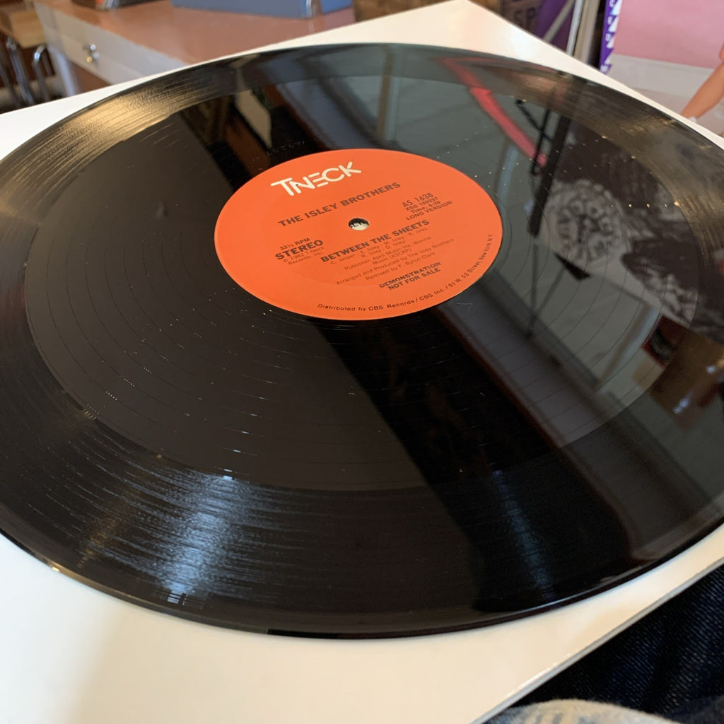 The Isley Brothers – Between The Sheets - T-Neck – AS 1638 - Promo - NEAR MINT+